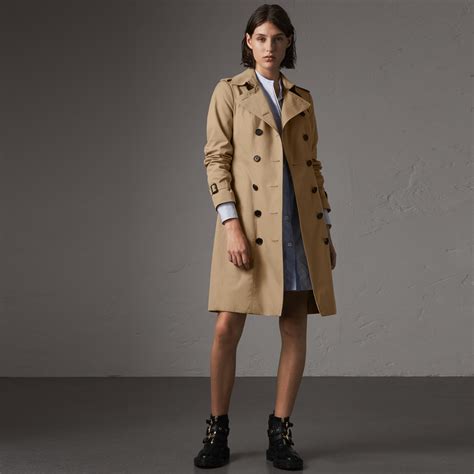 sandringham coat burberry|trench coat Burberry original.